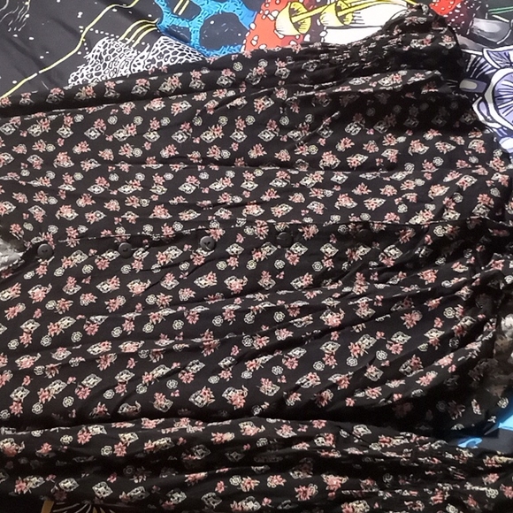 Blouse - Picture 2 of 8